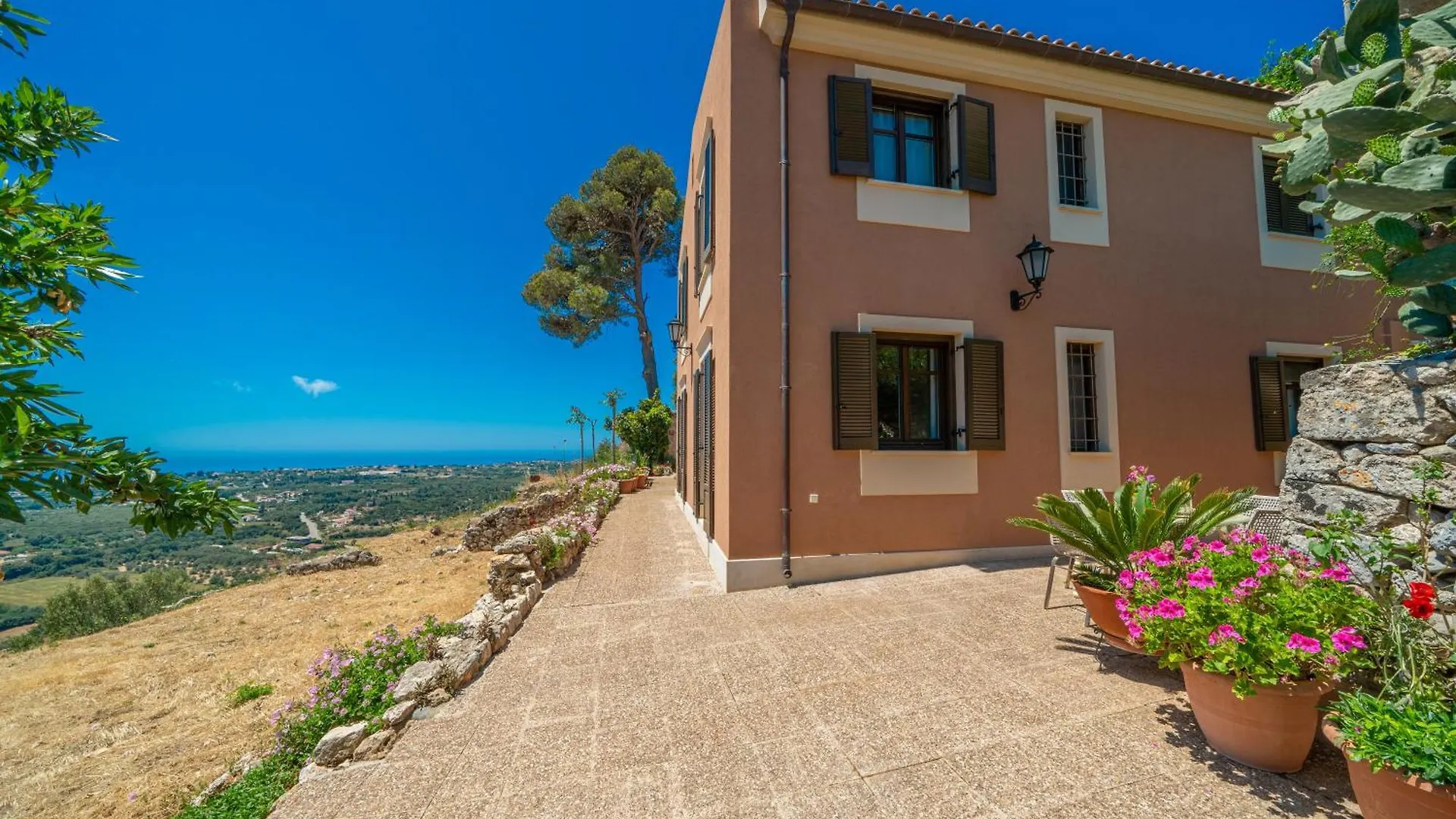 Holiday home Saint George Castle Villa With Sea View Livathos